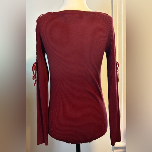 89th & Madison Wine Off-the-Shoulder Sweater - Picture 3 of 9